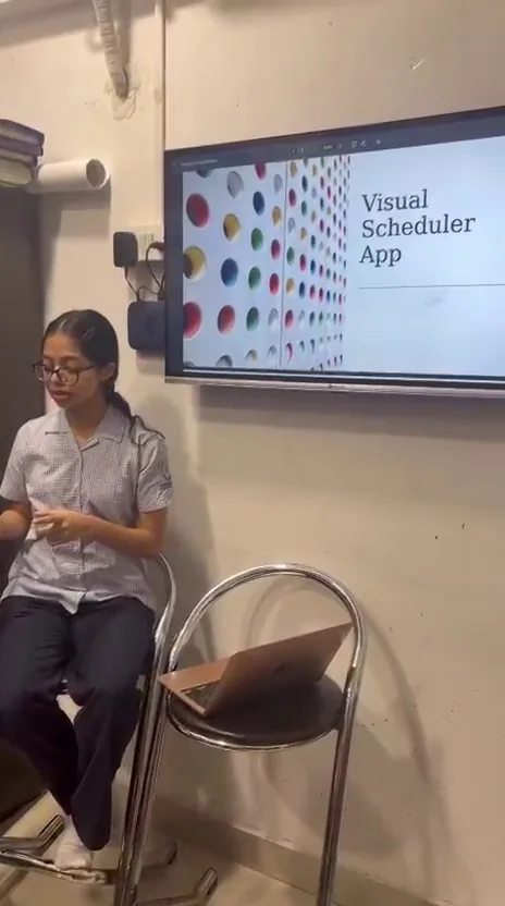 Myra Jhawar presenting the Visual Scheduler app at Veruschka Foundation